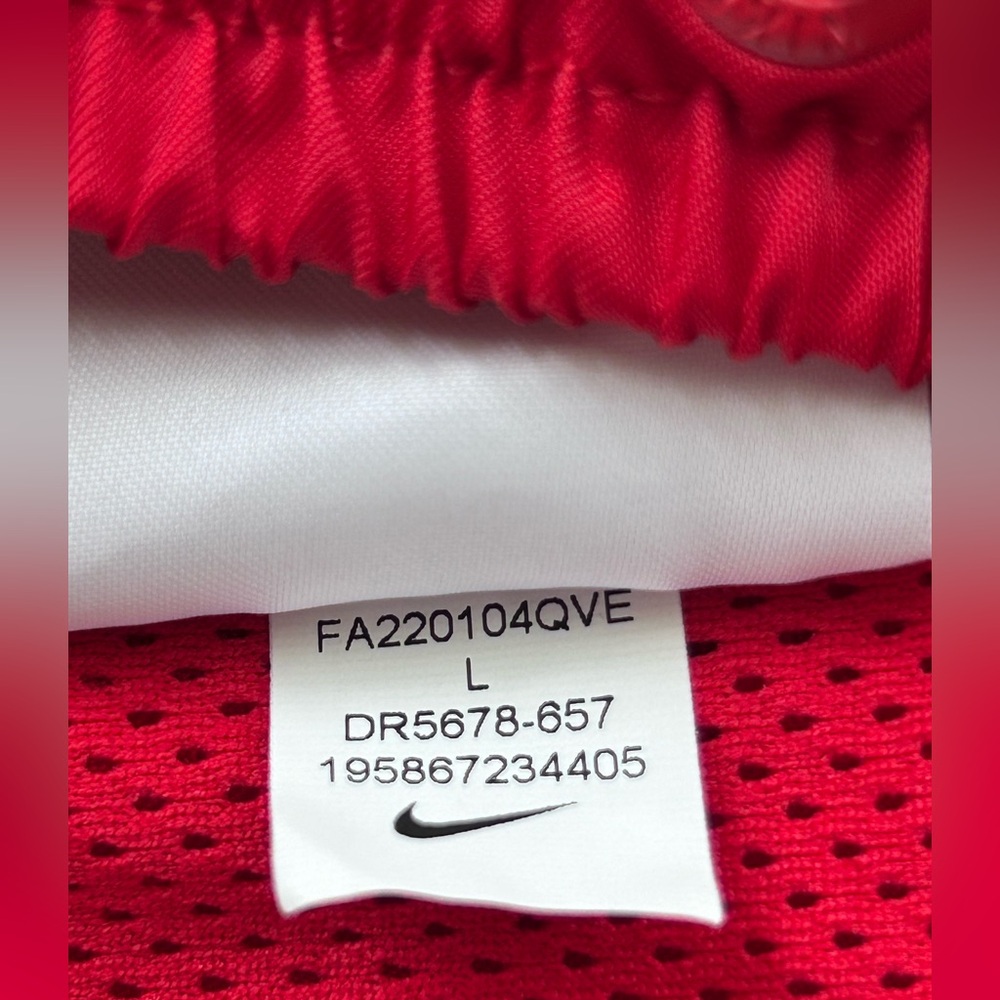 EUC Men’s Nike Athletic shorts. Red with drawstring waist and mesh lining Sz L - Picture 13 of 13